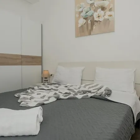 Luxury Golden Dreams Apartment