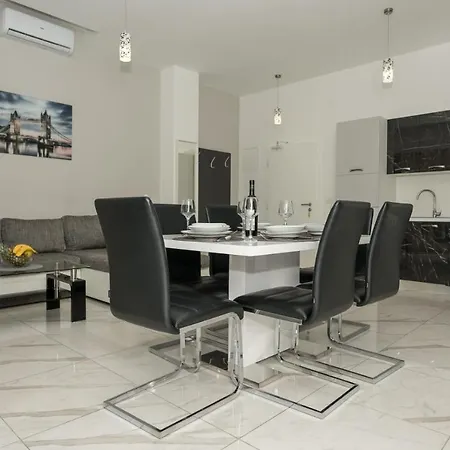 Luxury Golden Dreams Apartment