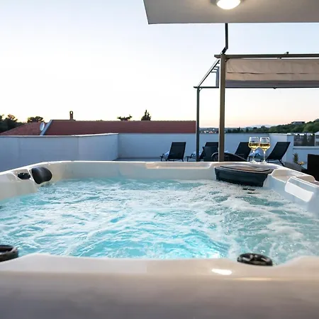 Luxury Golden Dreams *