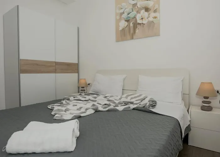 Luxury Golden Dreams Apartment