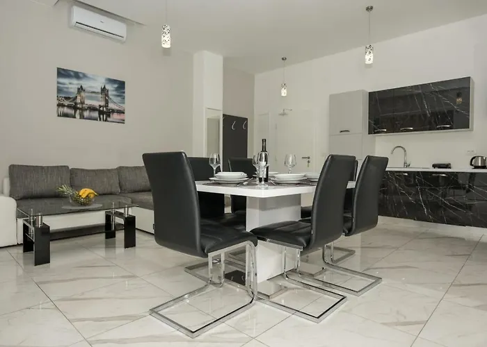 Luxury Golden Dreams Apartment